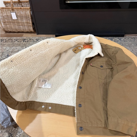 Levi’s tan Sherpa-Lined Denim Jacket - Picture 5 of 5